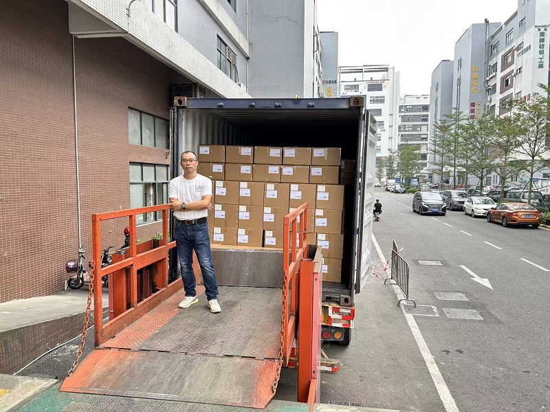 Экспортируйте один контейнер для запчастей во Вьетнам.